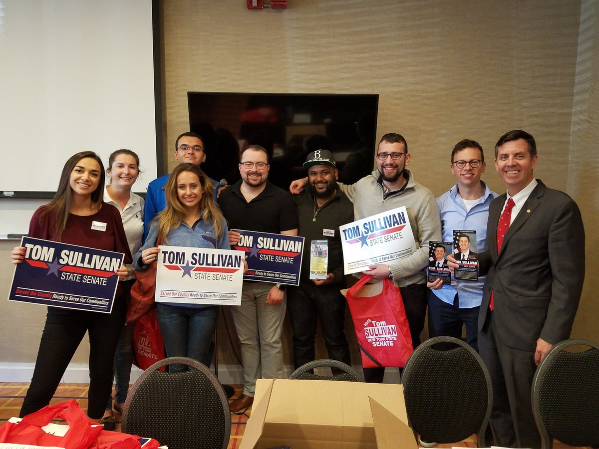 StatenIslandYRs's tweet photo. The Richmond County Young Republicans are happy to be in #Queens this weekend with YR Chapters from across the state at the @NYSYR Fall Meeting & Deployment, supporting our friends & colleagues from the Queens YRs and their candidates! #SIYoungRep #RCYR #DayOfAction #LeadRight https://t.co/d21CujjHJu