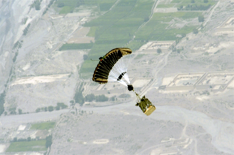 TimInHonolulu's tweet photo. 2. So in October 2014 I started on the issue of the urgent need for resupply with #JPADS. https://t.co/TmKwefycK3
Stock photo of JPADS drop. https://t.co/XsVqARtCpb