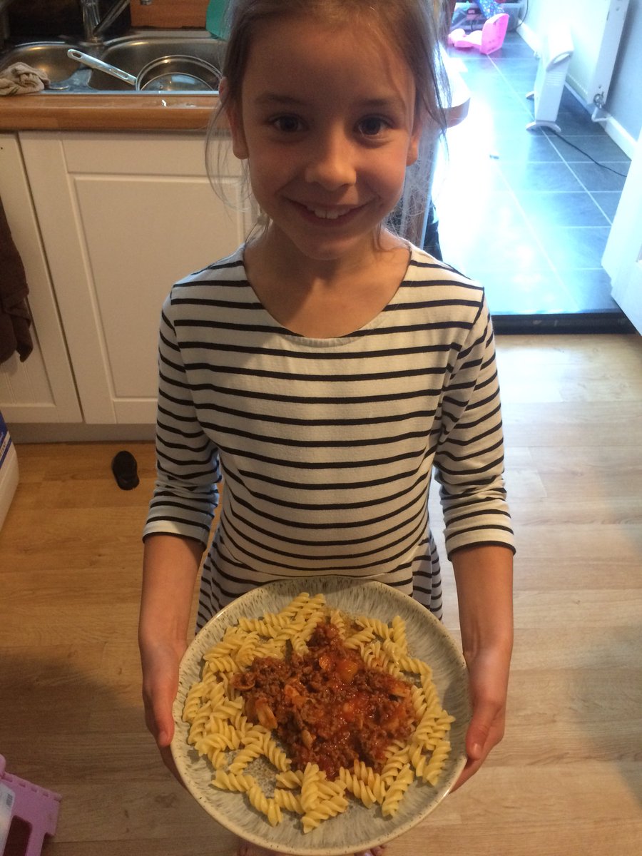 @Year4IJS  Karys making a pasta bolognaise for the family #europeancountry #feeding8 
😋