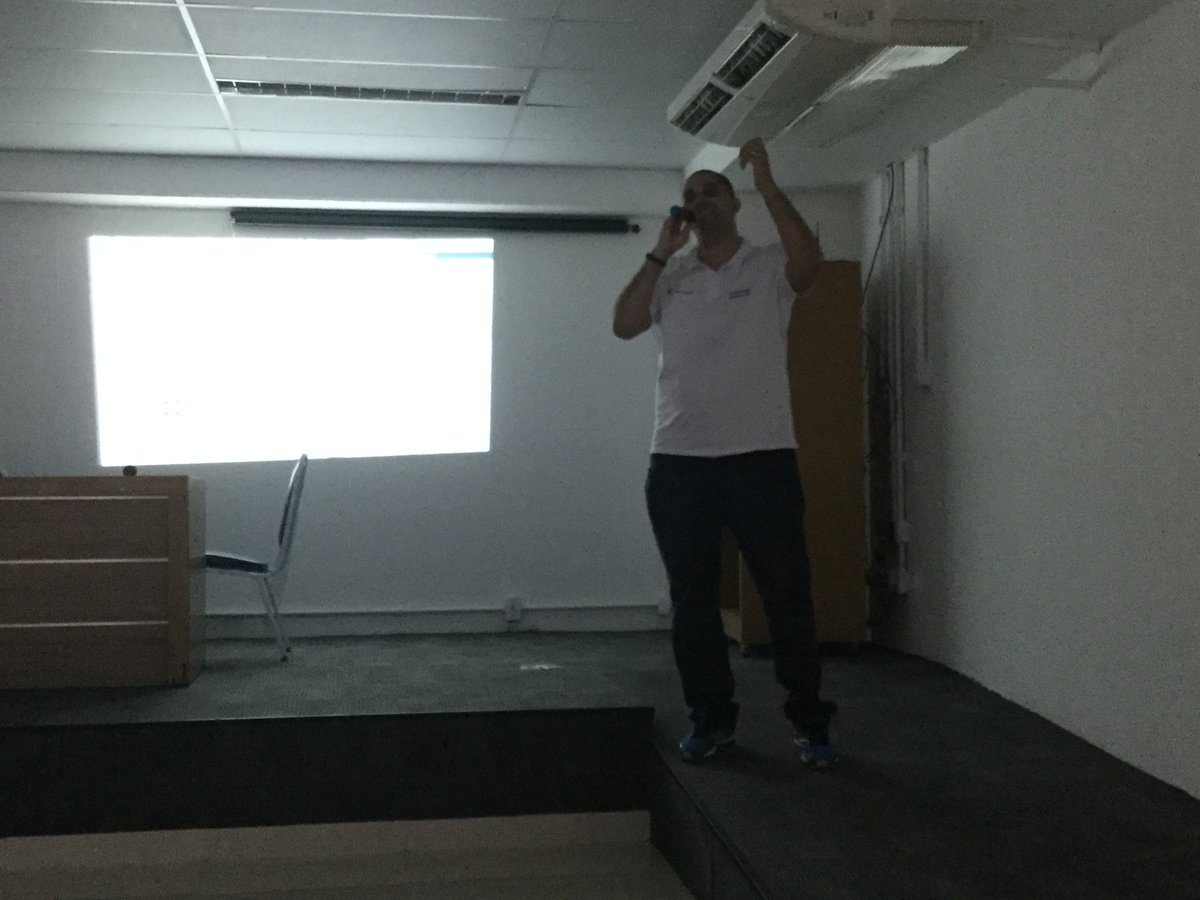 intradb's tweet photo. É demo que você quer @ ? 🤓 O consultor da @intradb @maycon alves traz pra gente na #CaravanaAzureData #Recife 🤩 https://t.co/QGBJyLvOaC
