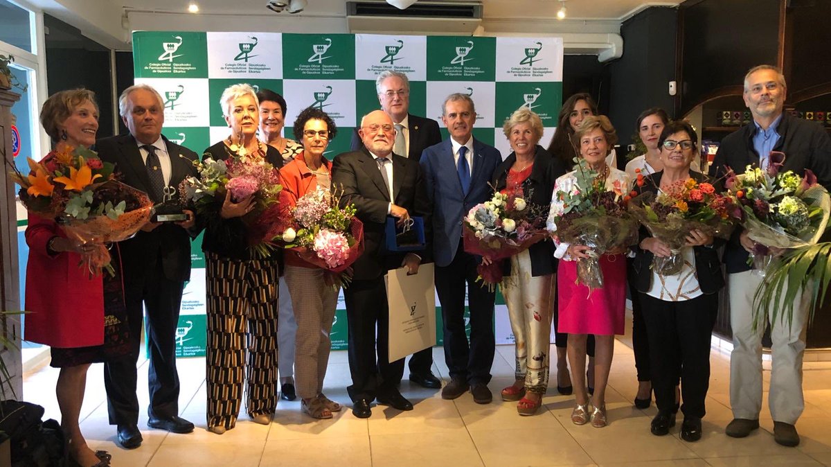 ibetolaza's tweet photo. Gipuzkoako Sendagaigileen Elkargoarekin @GipuzkoaCOF Farmazilarien Mundu Egunaren Jaia #DMF2018 #WorldPharmacistsDay eta beraien Zaindarien Eguna ospatzen @magastelu https://t.co/yGyKyPWXPZ
