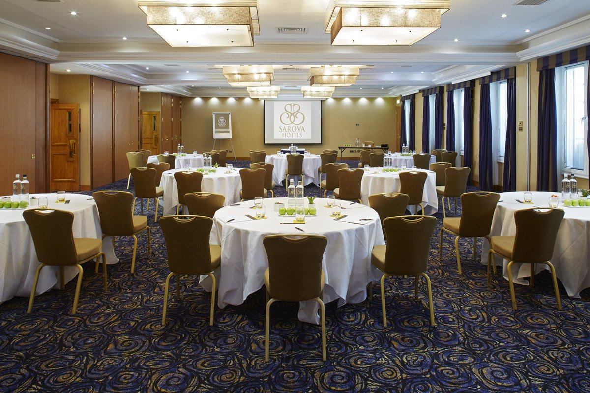 VenueSourceUK's tweet photo. The Rembrandt  - a 4-star hotel located in the heart of Knightsbridge - directly opposite the Victoria and Albert Museum, close to Harrods, Hyde Park and Buckingham Palace -  @SarovaHotels https://t.co/irqdunQ5Wi https://t.co/U2D3U0F52x