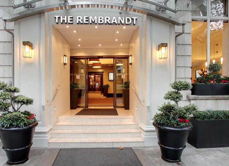 VenueSourceUK's tweet photo. The Rembrandt  - a 4-star hotel located in the heart of Knightsbridge - directly opposite the Victoria and Albert Museum, close to Harrods, Hyde Park and Buckingham Palace -  @SarovaHotels https://t.co/irqdunQ5Wi https://t.co/U2D3U0F52x