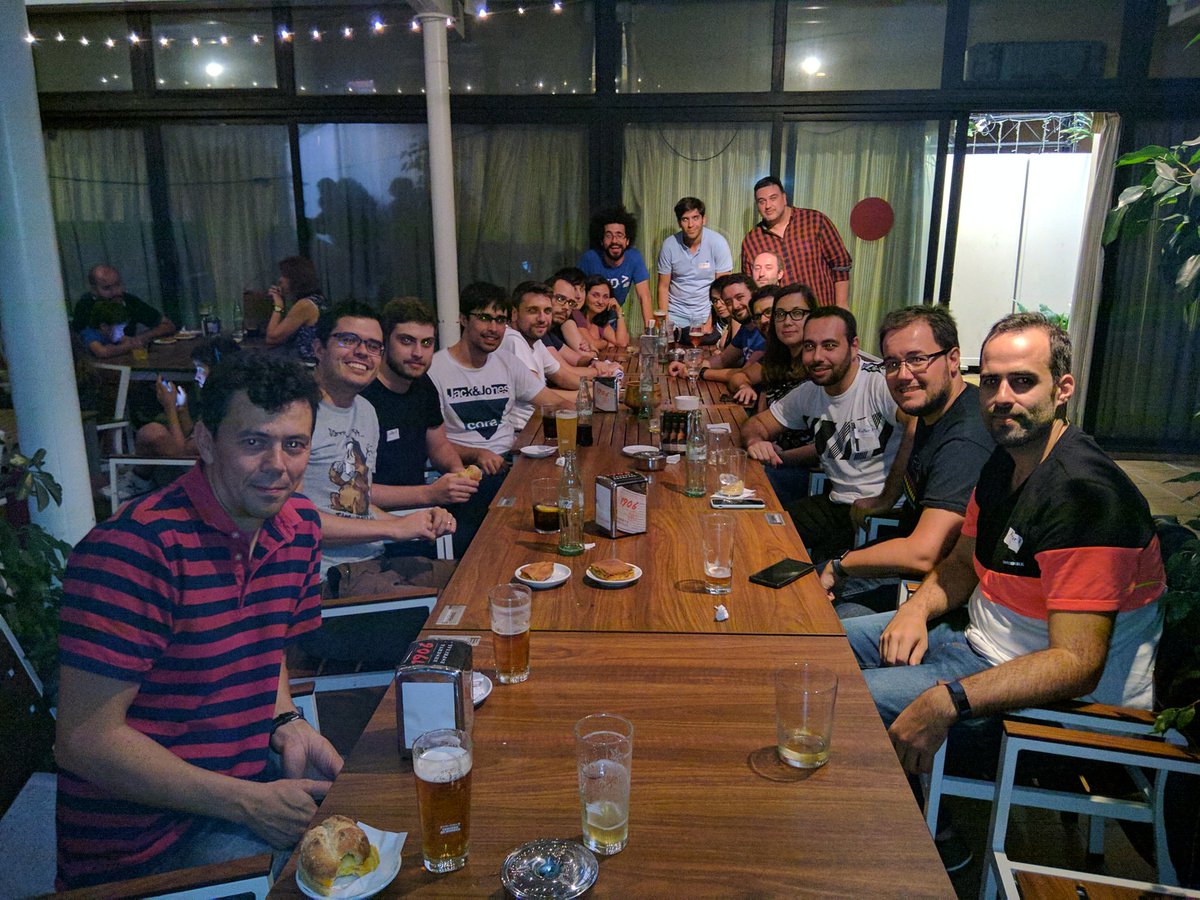 XantarJ's tweet photo. Y ahora, tiempo de cervezas y networking del bueno! #XantarJ https://t.co/nYxNl8cBPH