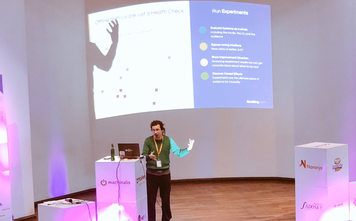 teracloudio's tweet image. “Cuando uno introduce una recomendación utiliza datos del pasado...”  “Hay que hacer experimentos para encontrar una relación causal y saber que queda vez que introduzco un cambio mejora el sistema” Lucas Bernardi #PyData #BookingExperience
