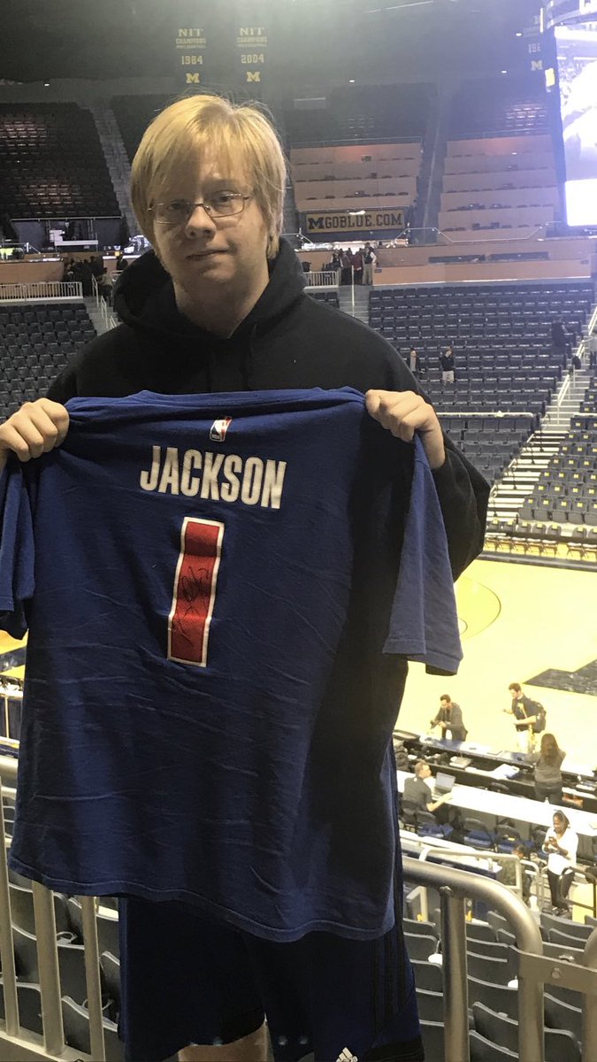 justinfowler200's tweet photo. Thank you so much to @Reggie_Jackson and the rest of the @DetroitPistons for hosting the open practice today. Great to see a team care for their fans the way you guys do. Thank you to Reggie for signing my shirt. 🙂🙂😭 https://t.co/RFnjw5PodZ