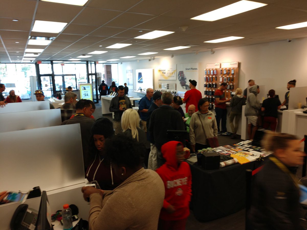 sprintbrooklyn1's tweet photo. Full house as we welcome @wmms in the house here at your local Brooklyn Sprint Store https://t.co/MaqMyEDUI0