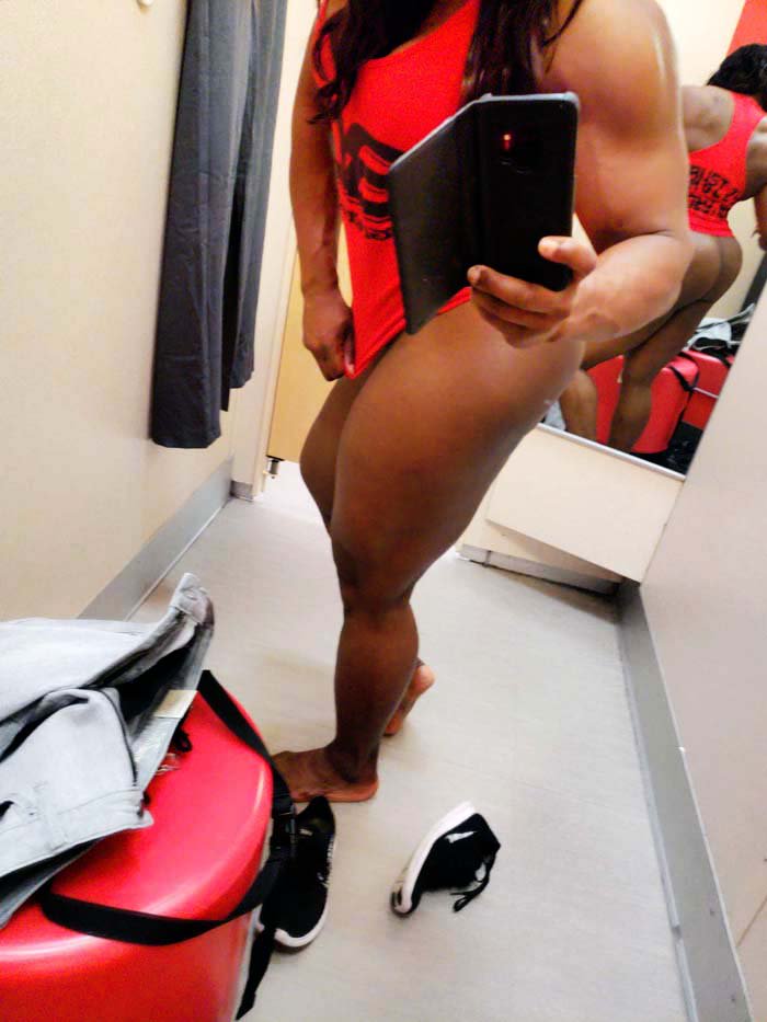 mizztreasure's tweet photo. HOUSTON we have a winner 1 out of 2 fits ill take it but 1st lets snap a selfie #musclechick#musclefetish #strongerthanyou #asswhorship #serveme #ebonydom #femaledomination #sessiondom https://t.co/i6iWXgP3gT