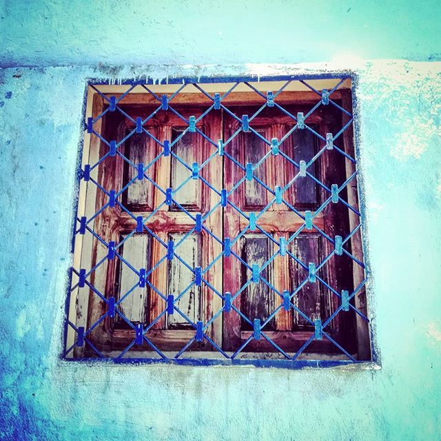 BroosDennill's tweet photo. How many squares?
.
Window, Hell-Ville, Nosy Be, Madagascar.
.
#nosybe #madagascar #squares #window #shutters #turquoise #hellville #town #house #travel #traveller #travelgram #travelwriter #travelblogger #tourism #igtravel #igerstravel #igtravellers #de… https://t.co/34ORNlLx2R https://t.co/cWUv9wYIY4