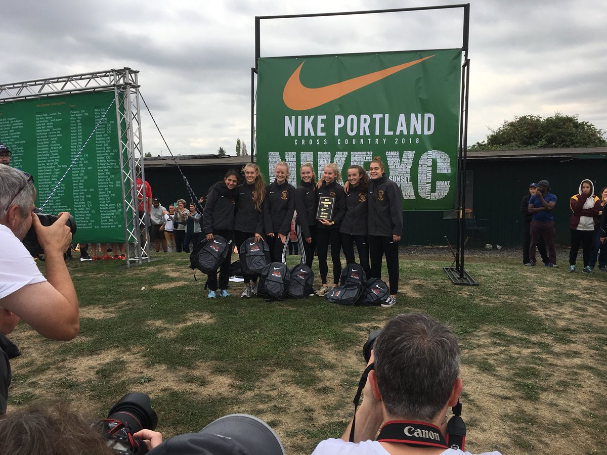 nikeportlandxc's tweet photo. Congratulations to Hood River Valley for being the Division 1 Varsity Girls team champions! https://t.co/W8P2z3TdWT