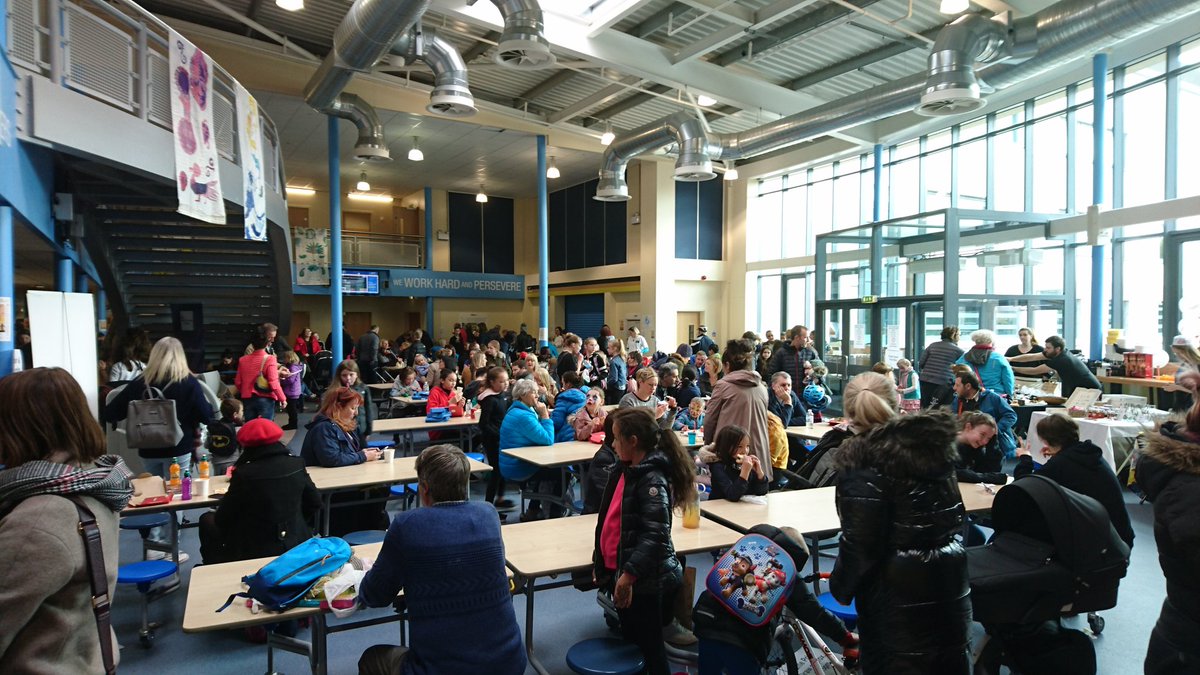 ExBROHT1's tweet photo. @BHSeptemberfest @BroHighOfficial At 2pm this is what @BHSeptemberfest in @BroHighOfficial looked like. Not every dining hall looks like this on a Saturday afternoon! #brilliantBroughton https://t.co/Qzh8jELSyn