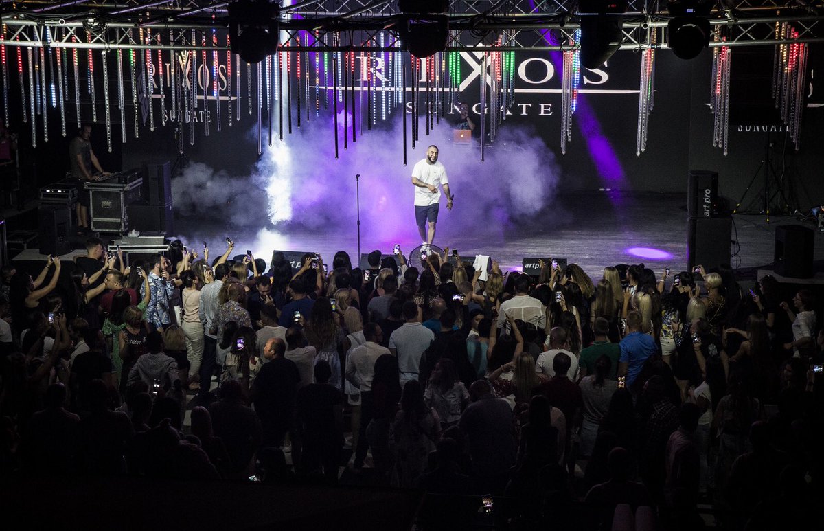 RixosSungate's tweet photo. BEFORE SUNSET
Thank you @doni.blackstar for amazing night. You hit the Rixos Sungate stage again💫💃
.
Muhteşem konser için teşekkürler @doni.blackstar 💎
.
#rixoshotels #rixossungate #music #concert #entertainment #entertainmenthotel #party #music #musiclover #musiclife #travel https://t.co/IqaurWg0sX
