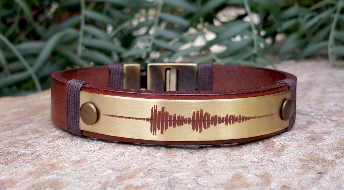 ozencS's tweet photo. Excited to share the latest addition to my #etsy shop: #8thAnniversaryGift #forHim #Bronze #Anniversary #GiftforMen #SoundwaveBracelet #Wedding #Anniversary #GiftforHusband #MensGift #BronzeGift https://t.co/6RDdSfNyhc #jewelry #bracelet #christmasgifts #Braceletshomme https://t.co/8cH9rmXEbF