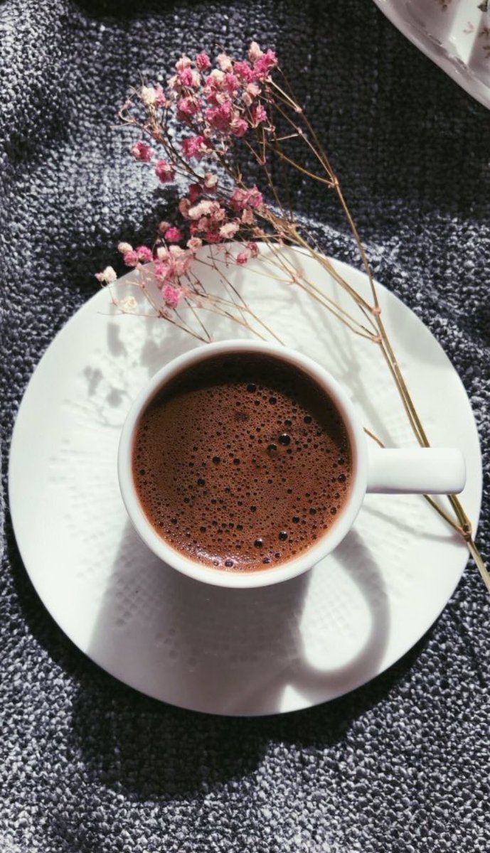 gadeer12111's tweet photo. #يوم_القهوه_العالمي

قد قيل بأن القهوه جبر خاطر للحياة ☕️💛. https://t.co/eZb7hDyBgo