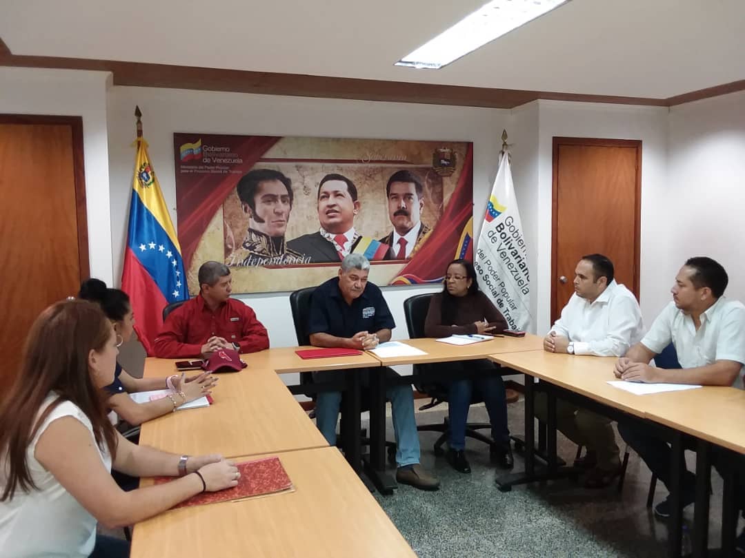metro_caracas's tweet photo. Pdte. @cevegon "Hoy #29Sep nos reunimos en el MPPPST para firmar el acta de convenio para el tabulador salarial en beneficio de la clase trabajadora del @metro_caracas, gracias a las políticas y lineamientos del Pdte. @NicolasMaduro de garantizar la estabilidad social del pueblo" https://t.co/REvpzEHkeQ