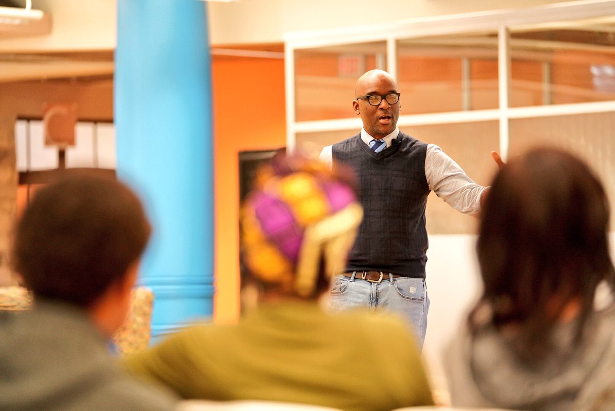 Cleveland_PL's tweet photo. Thank you @CleveFoundation for bringing @authorddb and @GordonCJamesArt to Main Library for #CBW2018!  CROWN: An Ode to the Fresh Cut is an amazing book for both the young and young at heart 👑👑👑 https://t.co/j28tTwtcmJ