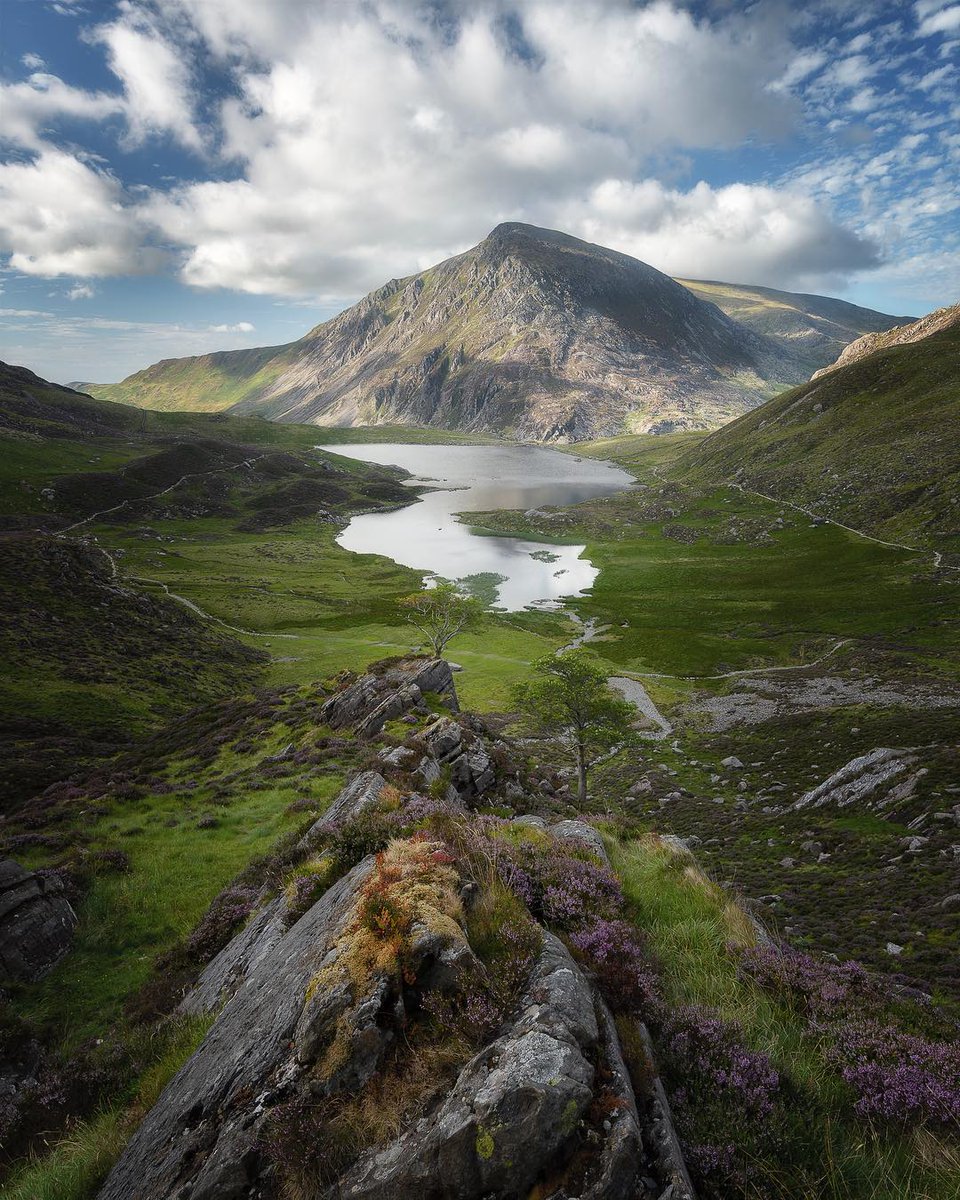 visitwales's tweet image. 'Wales, What an incredible country. This was taken in the northern area of Snowdonia national park with @dombakarichphoto.' 📸 Image and caption by Aidan Gageler instagram.com/aidangageler/