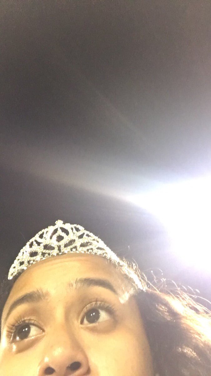 causethegov's tweet photo. Hoco โ18 #yoqueen https://t.co/T4kWjMemGJ