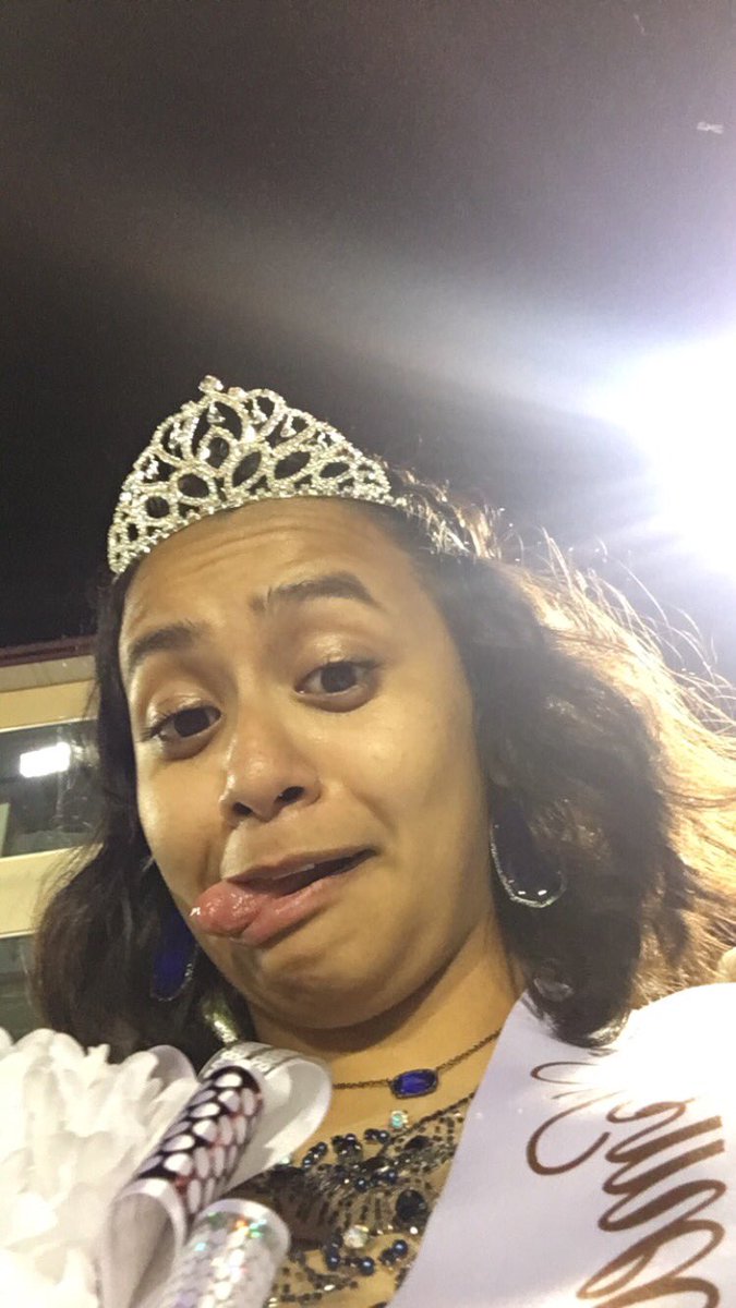 causethegov's tweet photo. Hoco โ18 #yoqueen https://t.co/T4kWjMemGJ
