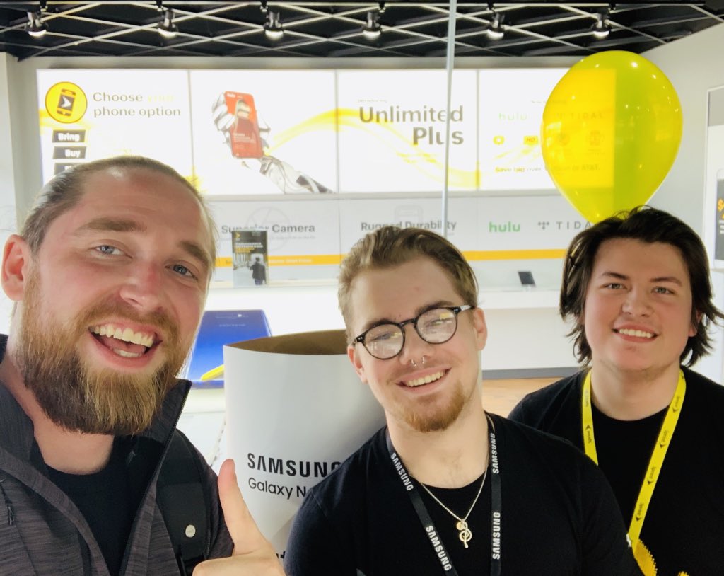 DaneFromSprint's tweet image. @ManuelSigala1 and @kgnhrp are ready to hook you up with best deals in wireless!!! Come see us in Edmond off 2nd street!!! #sprint #cccomm #wehaveiphones #bestunlimited @ArthurHThomas @RobertCulp @JakeFlaniken @KirbyMcLain