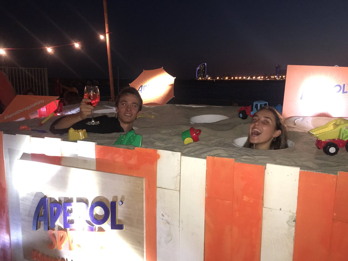 patrisanchisf's tweet photo. #AperolChiringuitoParty ☀️☀️🍹🍹 @alexbuxeda https://t.co/YCtafG3HZg