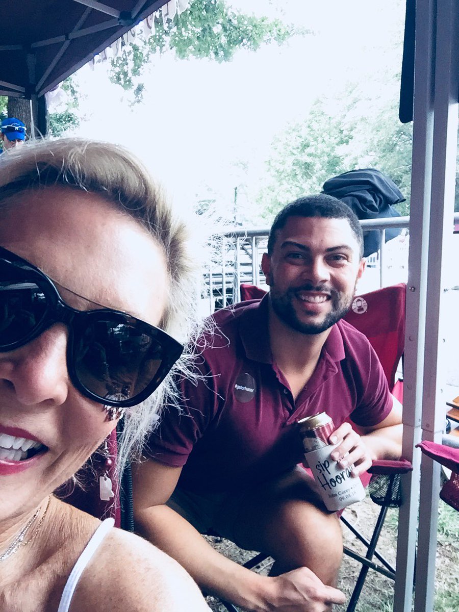 Phyllisannr's tweet photo. Look who showed up at our #HailStateTailgate our very on weatherman. @PatrickEllisWx @WLBT #weloveourweatherguy #HailState #gatorhater https://t.co/Dv6qqFEHQt