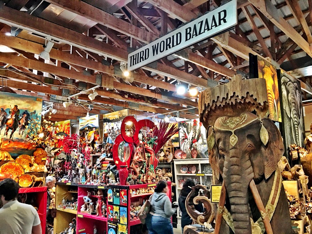 MsDeSocio's tweet photo. Itβs that time of year again! @3rdWorldBazaar was the place to be this afternoon. So many unique items from around the world! β¨πͺβ‘οΈπβ¨ #ThirdWorldBazaar #MyOttawa @Ottawa_Tourism https://t.co/VXutoy4F1Y