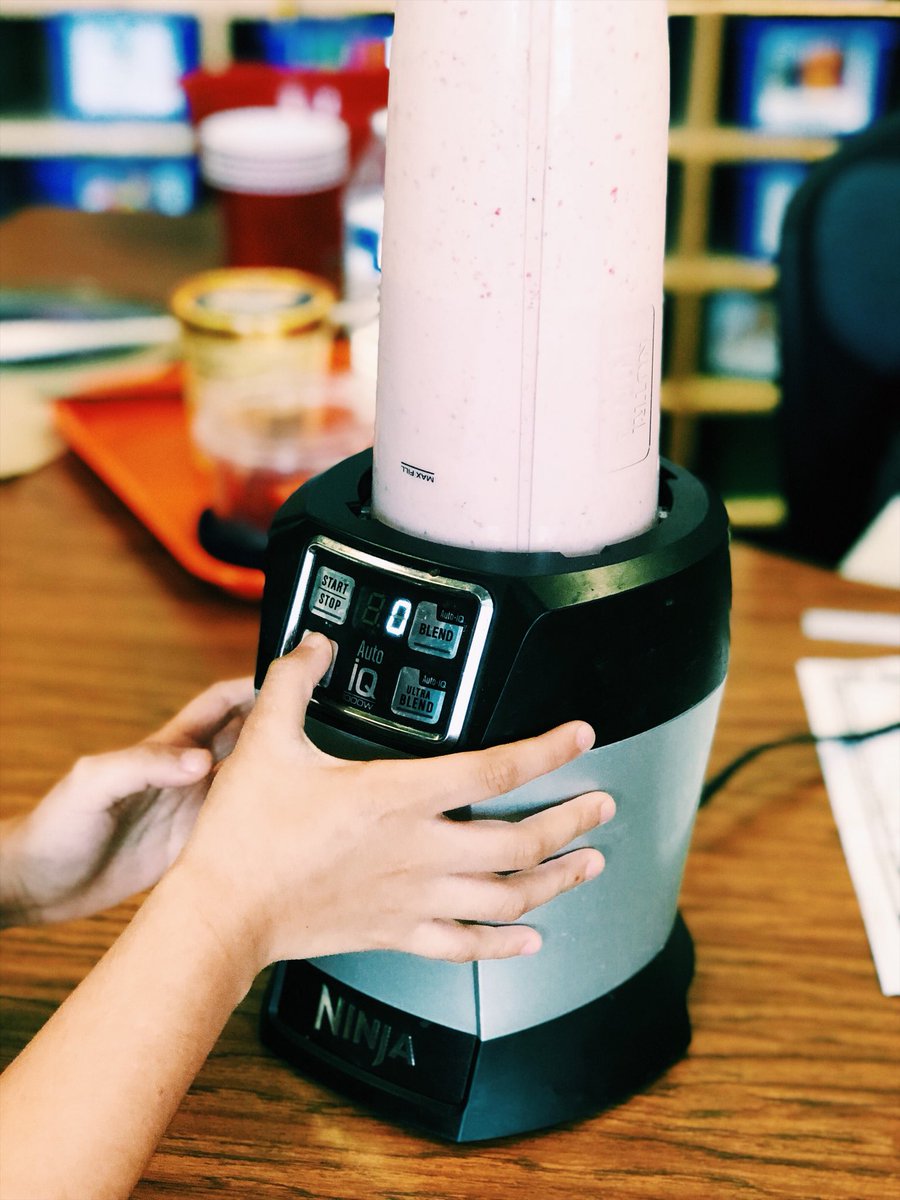 Nallys_class's tweet photo. Developing fine motor skills, eye hand coordination, and early concepts of math and science in ICAP today by way of smoothie making. More please! 😋

#reaganrays #handson #cookingwithkids https://t.co/A61J3iG6zS