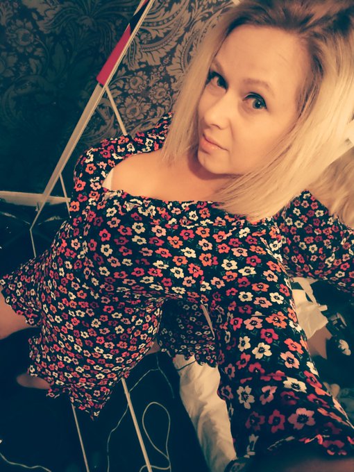 My outfit for tonight.. 😍 ✌️ https://t.co/U1JfLq5Yjl<a href="/tag/nofilter"class="tags"><span>#nofilter</span></a><a href="/tag/frenchmaid"class="tags"><span>#frenchmaid</span></a><a href="/tag/pvc"class="tags"><span>#pvc</span></a><a href="/tag/velma"class="tags"><span>#velma</span></a><a href="/tag/onlyfans"class="tags"><span>#onlyfans</span></a>