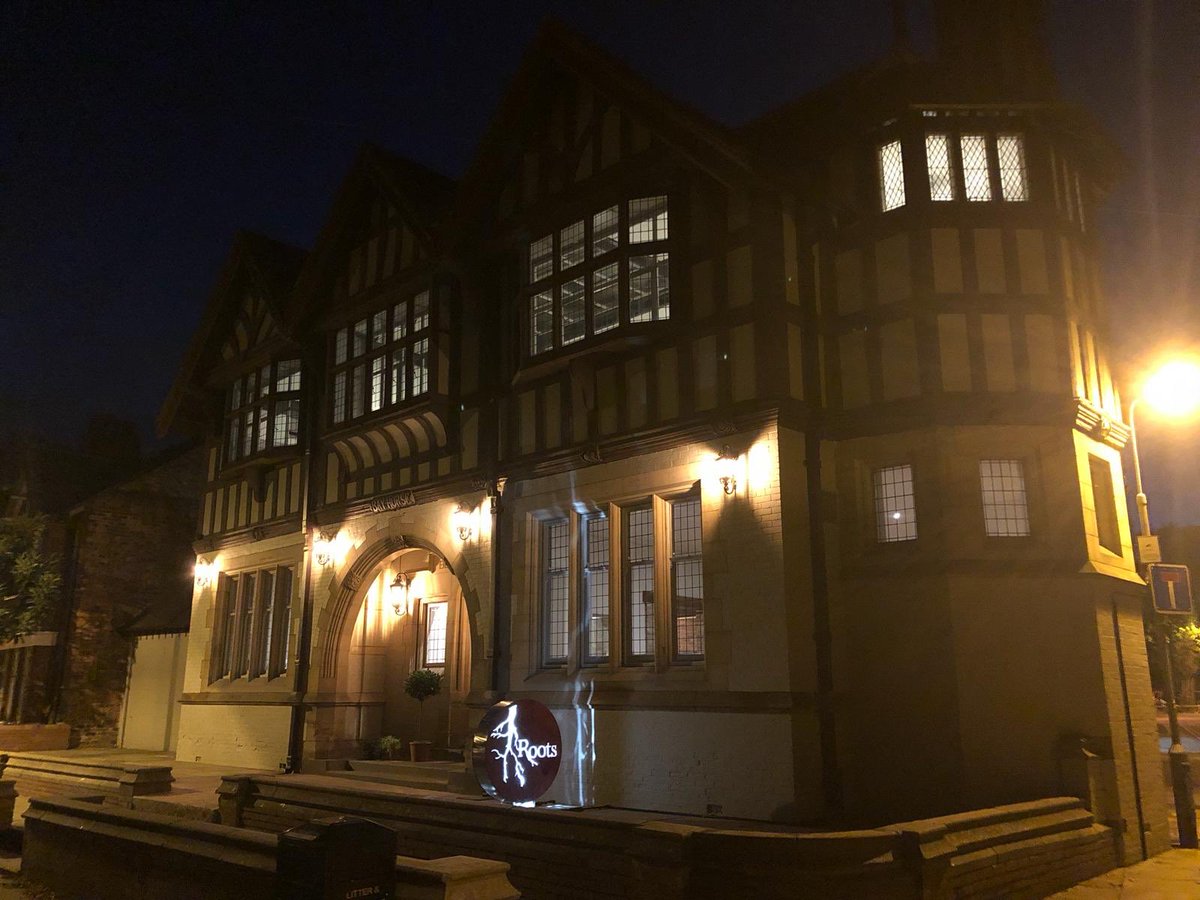 lisaannefox40's tweet photo. Looking forward to a lovely evening @RootsYork @TommyBanks8 @Ravenousfox1 #york #food #nottobemissed #lovethesign #maymovein #redwine #puddingplease https://t.co/amlcIOnAQQ
