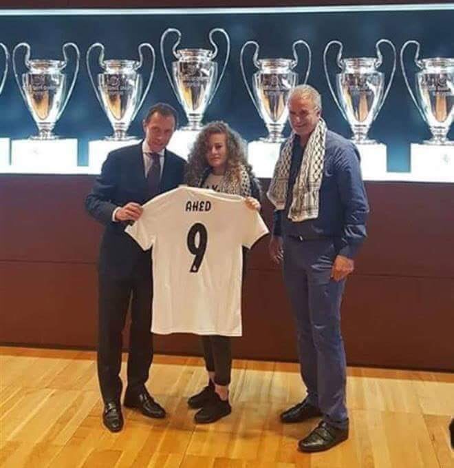 Wice77's tweet photo. #HalaMadrid   les français se chient dessus pendant que les Espagnols portent  leurs #Cojones #queunelle #FreePalestine #AhedTamimi https://t.co/IvtyHpTp3D