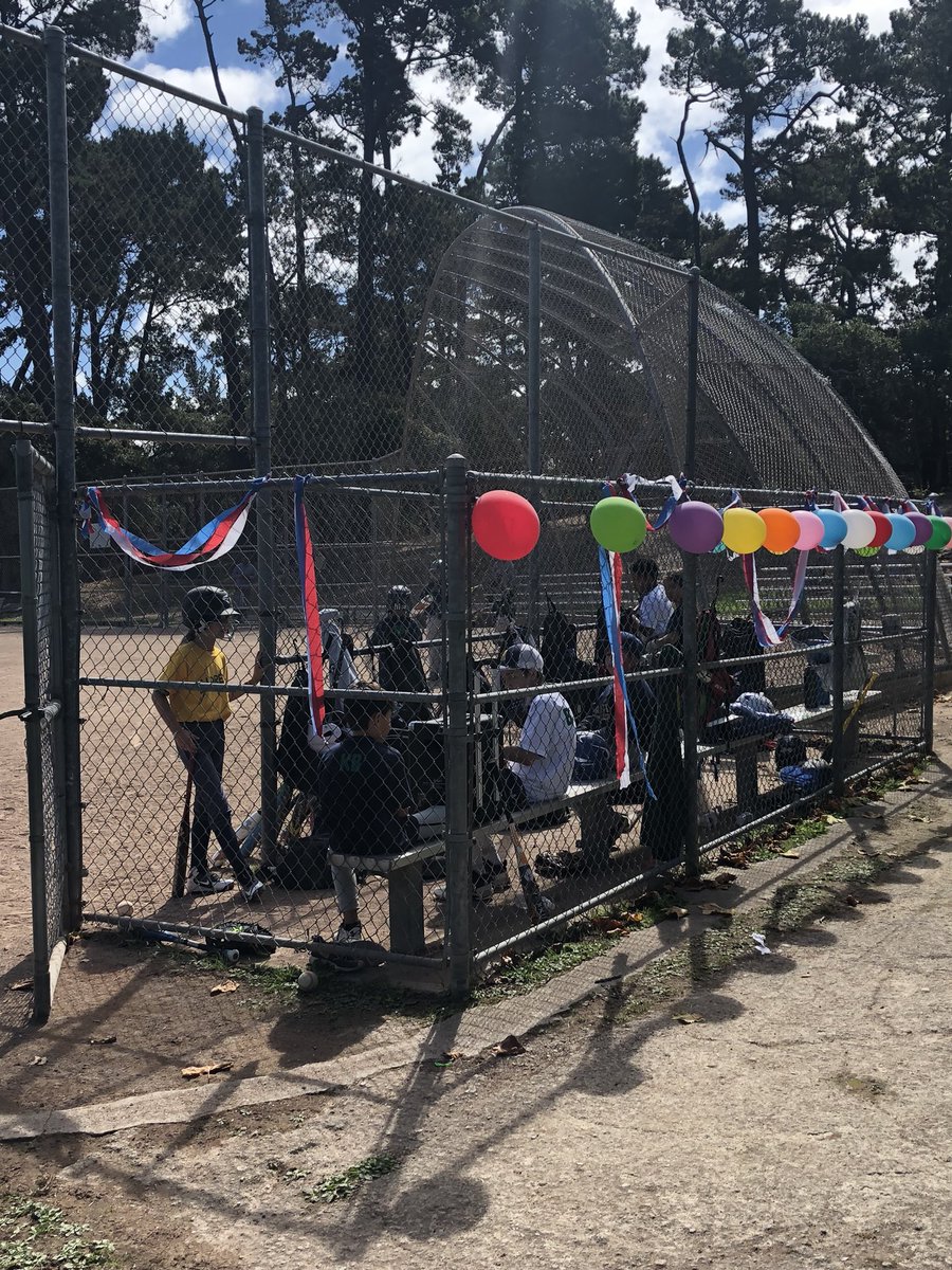 AldreteSoftball's tweet photo. Coach Chris’s team playing in the park today. #aldretetrained https://t.co/CcjiQSdX5P
