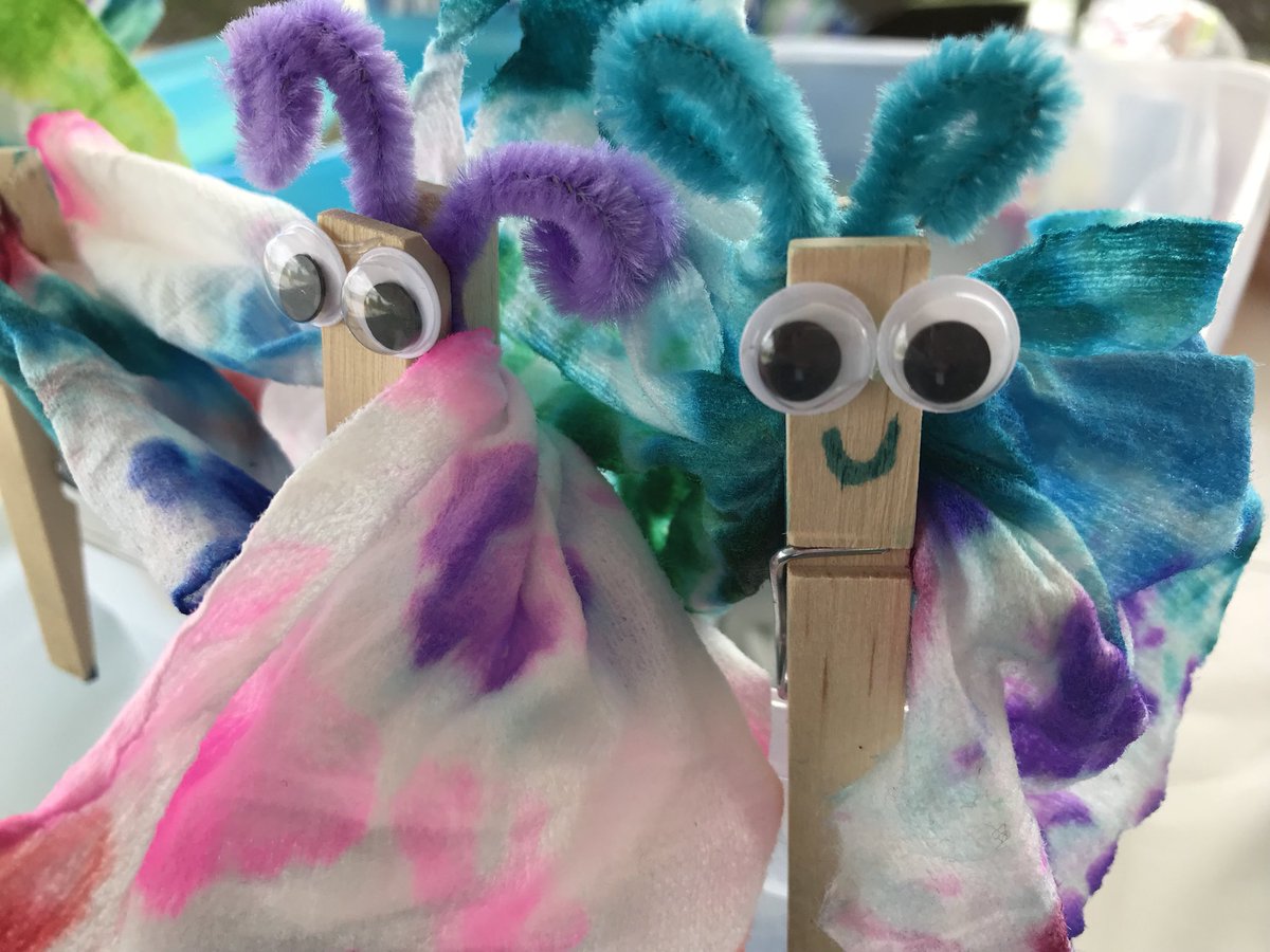 inthemkng's tweet photo. What a fun Saturday afternoon for the kids! Parachute cord bracelet making, coloring and more fun going on now @BethelWoods until 6pm and then again tomorrow from 10am to 6pm! #crafting #inthemkng https://t.co/L2ZUm0uD6A