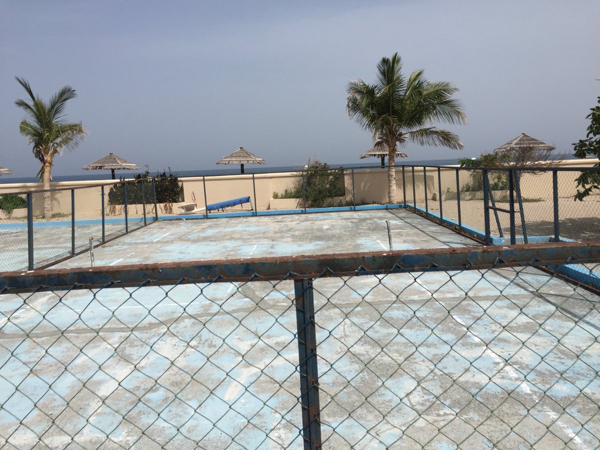 richymalpass's tweet photo. @Golden_Tulip Having stayed at two of your other hotels, I had really looked forward to staying at your hotel in Dibba @gtrdibba. However, what I found was a run-down hotel with damaged and dangerous facilities, and a beach covered in oil, with no information about it. https://t.co/LPvoYcfwKO