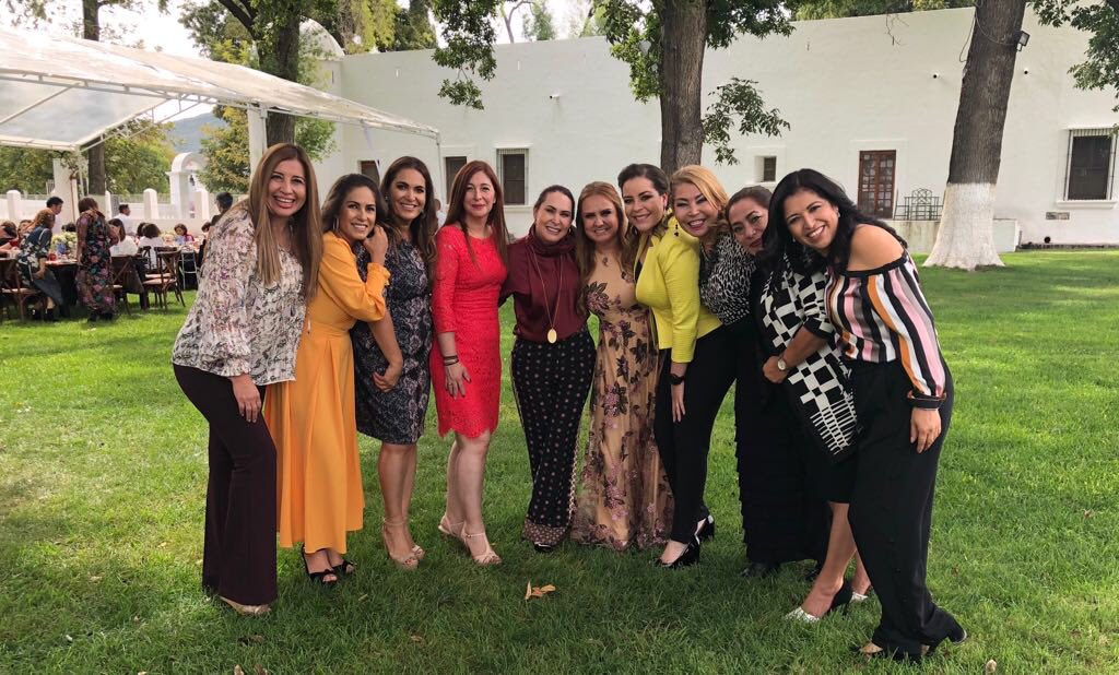 Boreque's tweet photo. Con grandes amigas acompañando a Marce Riquelme, celebrando la próxima llegada de su bebe! Muchas Felicidades a la Familia Alcorta Riquelme por tan grande Bendición. #FelizSábado https://t.co/yaGS4MhNHA