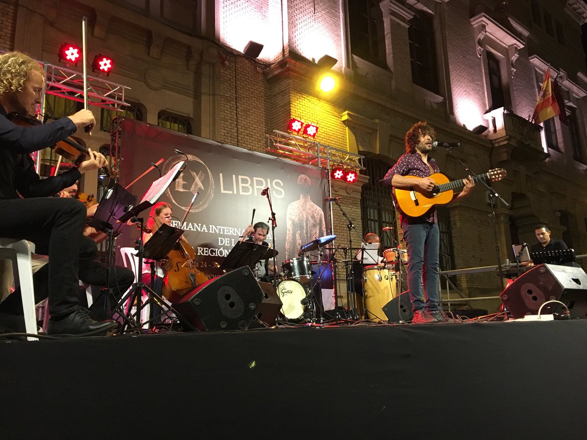 Brutal como está sonando Moy Gomar en el escenario de Santo Domingo 😻