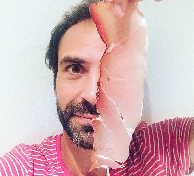 streatytours's tweet photo. My Saturday night Speck-Face 😱weird but tasty 🤪#speck #speckface #specktrentino #coldcuts #coldcutting #coldcut #ilovecoldcuts #prosciuttoporn #italianfoodbloggers #italoanfoodlover #italoanfoodporn #salumiebaci #salumiitaliani #salumilove #trentinof… https://t.co/Q6vd9jXU6G https://t.co/vkneWCeGlw