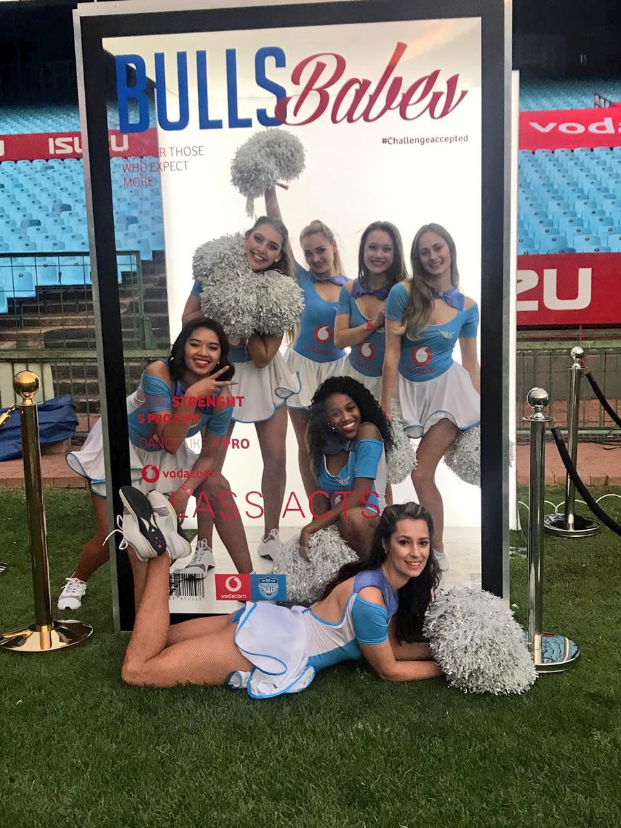 BullsBabesSA's tweet photo. Today’s Vodacom #RedFamilyDay at Loftus was a great vibe 💃🏼

AND our @Springboks WON 🙌🏼🇿🇦 https://t.co/djx1INRHiG