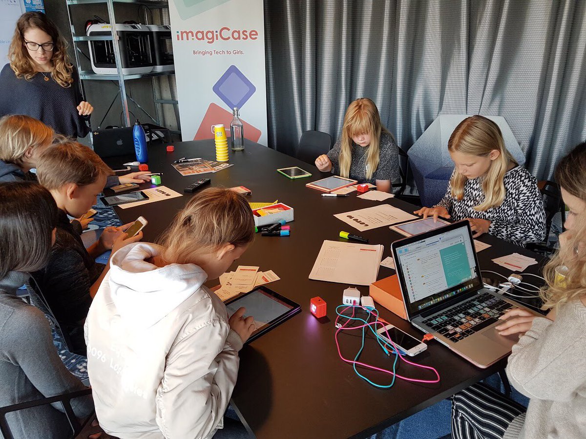 imagilabs's tweet photo. many thanks to @goto10se for having their cozy space open for some weekend coding fun! Today’s session was truly creative - we programmed carrots, cats and colors! #sthlmtech #thefutureiscodedbyall #creativecoding #imagicase https://t.co/p5EWNJJ3kO