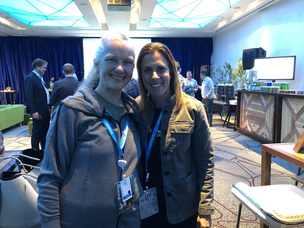 SFQueenRene's tweet photo. @ericakuhl What great to meet you in person Erica! https://t.co/eYV8jc11PI
