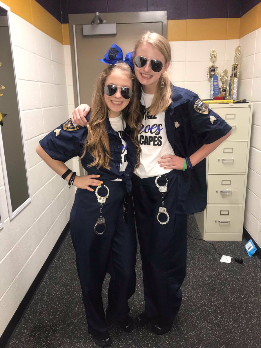 Paitynnn's tweet photo. Backing the blue with My bffs #officerhull #tristenhull #ily @granburyisd https://t.co/DIC0IASZzV