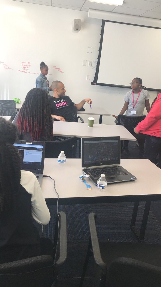 volunteerBGCDC's tweet photo. Getting ready for student presentations! #showyourcode @volunteerBGCDC https://t.co/HIInEV82Hr