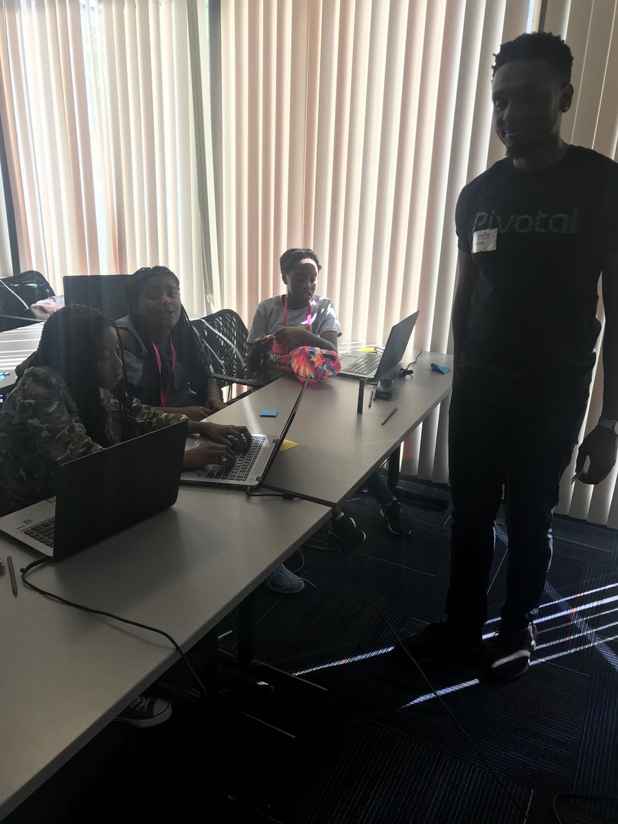 volunteerBGCDC's tweet photo. Getting ready for student presentations! #showyourcode @volunteerBGCDC https://t.co/HIInEV82Hr