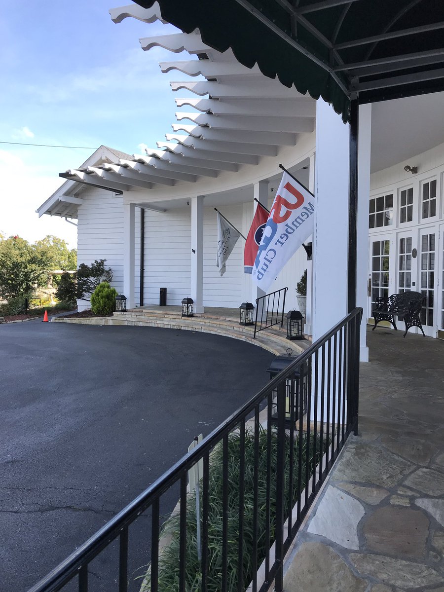 marcuswiles's tweet photo. To go to many country clubs as me, you either have to be an avid golfer or play in a wedding band. There’s literally no other excuse. I don’t even like golf. https://t.co/ThHxzyzZOx