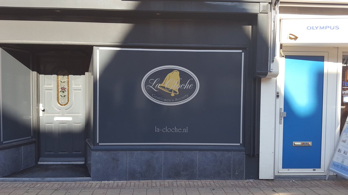 Bordeel, herstel Gentlemen's Society La Cloche komt uit de kast. Het meest anonieme geveltje van de Amsterdamsestraatweg op nr 287D  heeft nu een naam/logo.
