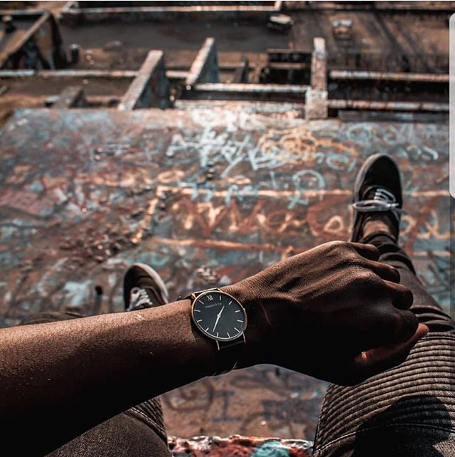 11ishofficial's tweet photo. It’s always worth climbing to the top to get that perfect shot 🏙 #daredevil #shot #photography #watch #wristshot #wristwatch #leather #rosegold #picoftheday #influencer #inspo #rosegold #shop #topdown #scenic #la #losangeles #california #sneakers https://t.co/1tKrKPL2TM
