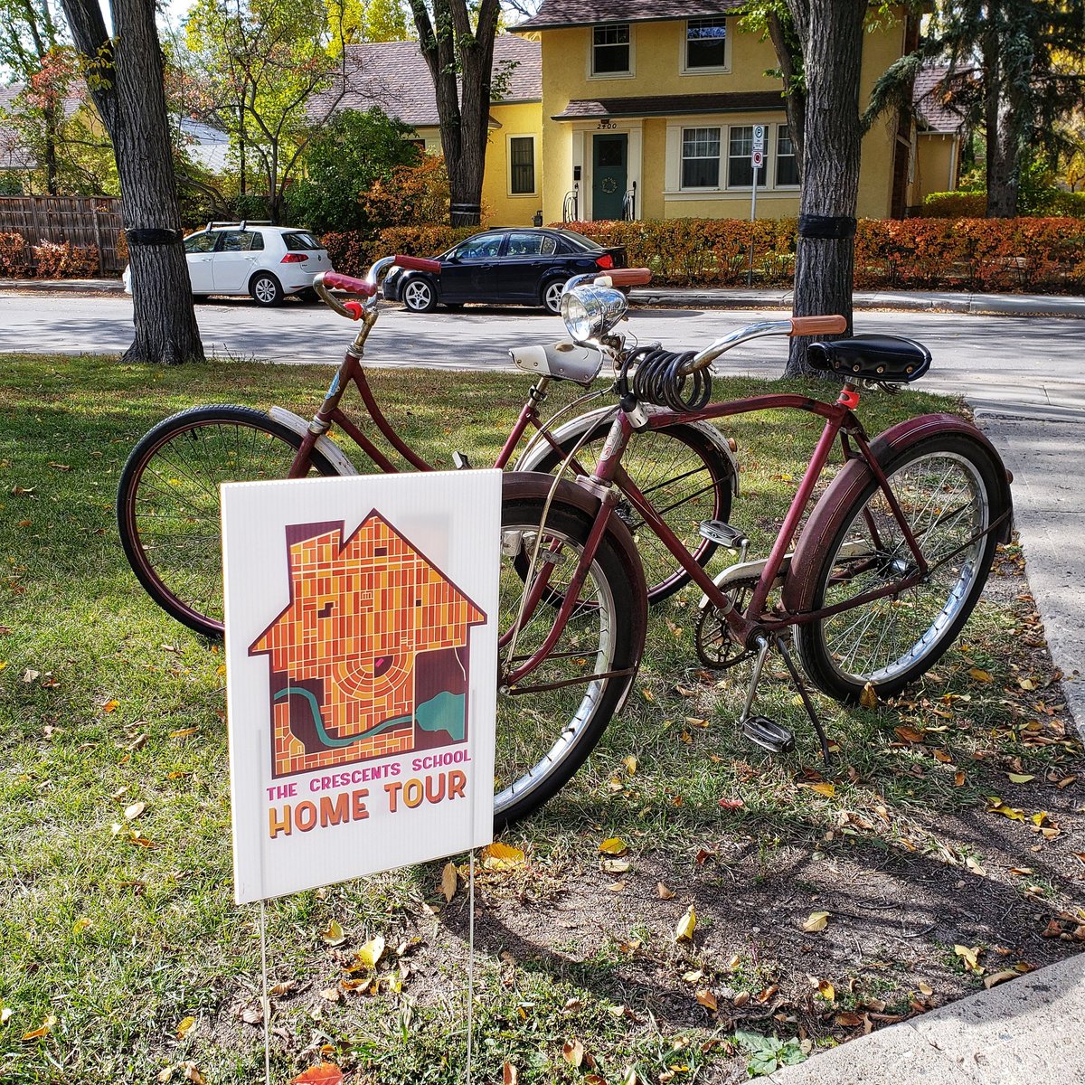 CrescentsHomeTR's tweet photo. Why not bike it? These savvy Home Tour goers brought their vintage bikes to get house to house! 
Tickets on sale at The Crescents School until 2:30pm TODAY ONLY!
*cash/cheque $30/ticket

#CrescentsHomeTR #yqr #yqrevent #yqrliving #community #vintage https://t.co/8jqjnKN5zY