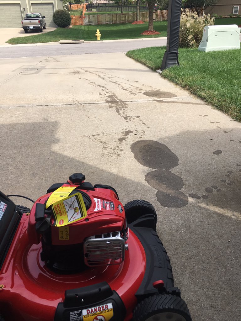 KC_Raven's tweet image. When your brand new @TroyBilt mower leaks oil and ruins your driveway @Lowes 😒