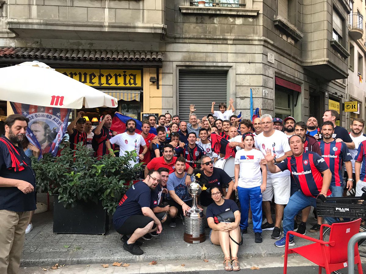 SanLorenzo's tweet photo. 🌍 ¡Amor sin fronteras! 💙♥️💙 En Barcelona se vive un fin de semana bien Cuervo con el VII encuentro de #Peñas en Europa 👏👏👏 

🎶 Sé que no hay distancia que nos pueda separar... 🎶 https://t.co/CvnEJIvuHI