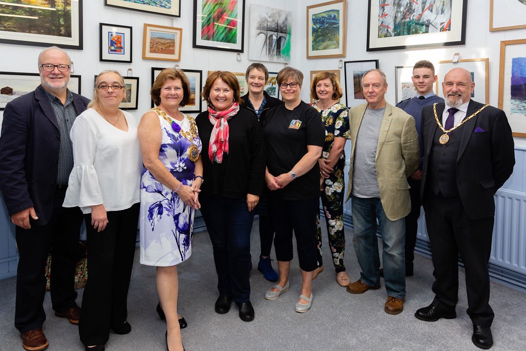 Guests at Slaithwaite Community Centre today, Cllr Robert Walker, <a href="/donna_bellamy/">Cllr Donna Bellamy</a>, <a href="/KirkleesMayor/">Mayor of Kirklees 2025-26</a>, @Thelma_WalkerMP, Cllr Nell Griffiths, Carol Wood <a href="/thegvg/">Green Valley Grocer</a> , Karen and <a href="/AlanFlood7/">Alan Flood</a>, The Mayor's Cadet, Jonah Cannon &amp; The Mayor's Consort, Ken Lowe. Thank you all! (credit D. Preston)